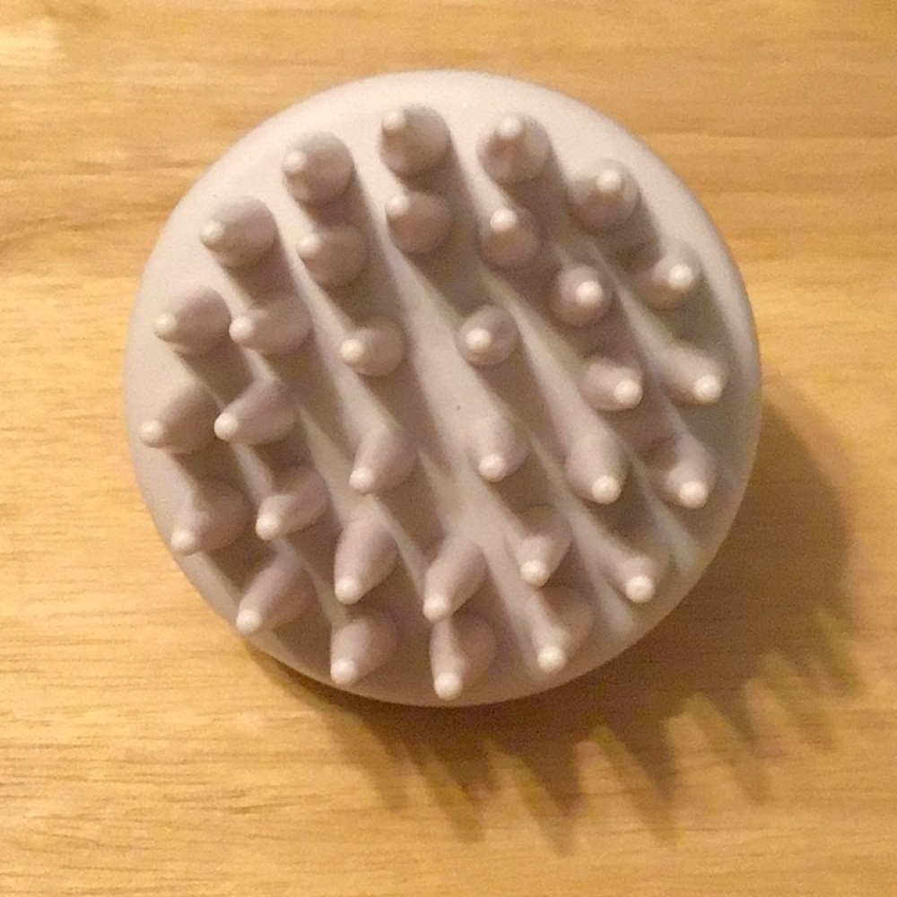 Long Bristle Scalp Massaging Shampoo Brush